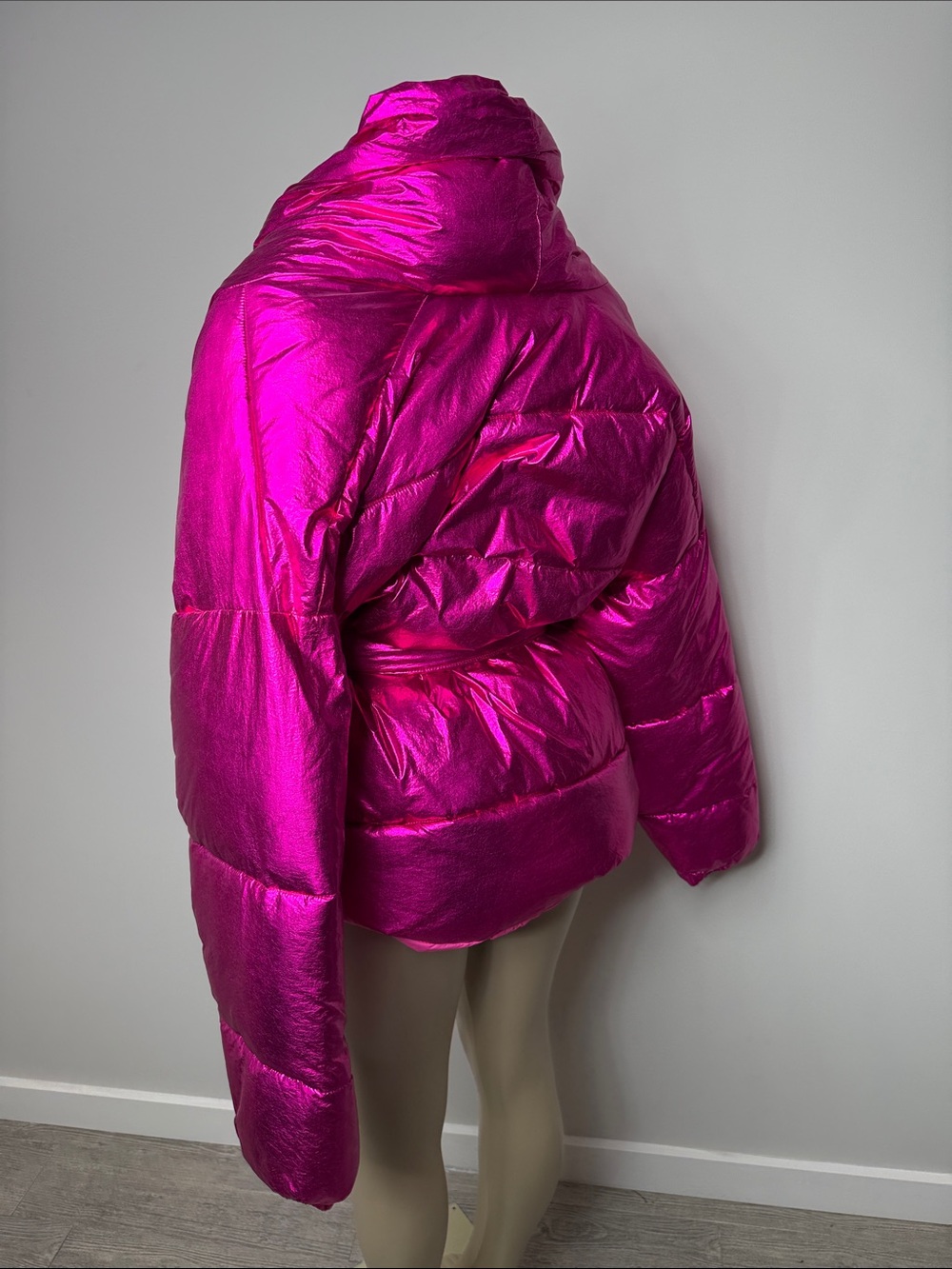 AKIRA Metallic Hot Pink Wrap Puffer Jacket - Picture 4 of 6